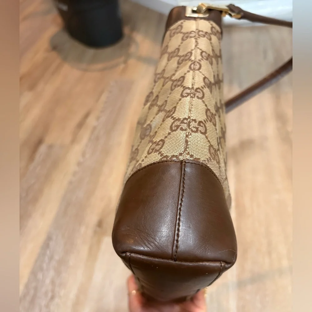 Gucci Tan and Brown Monogram Shoulder Bag - Picture 4 of 16